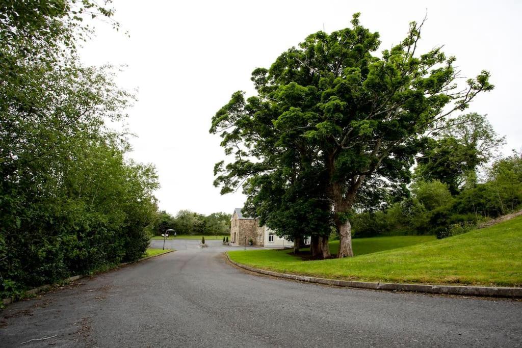 Отель Donegal Manor Донегол Экстерьер фото